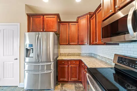 Kitchen - 5972 Rustic Ridge Cir, Milton, FL 32570 photo 3 of 4