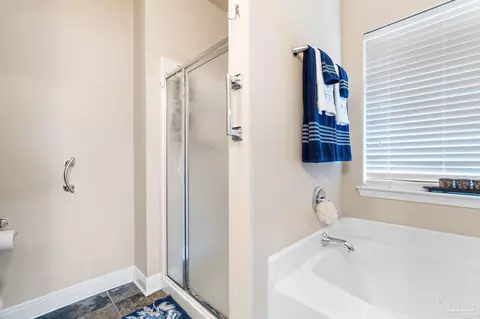 Bath - 5972 Rustic Ridge Cir, Milton, FL 32570 photo 1 of 3