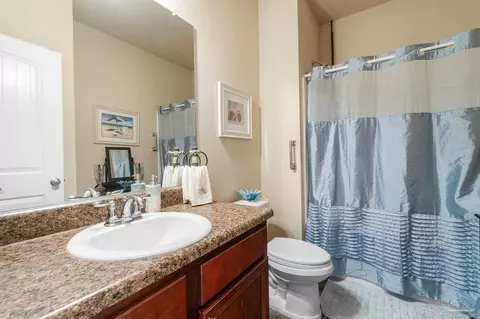 Bath - 5972 Rustic Ridge Cir, Milton, FL 32570 photo 2 of 3