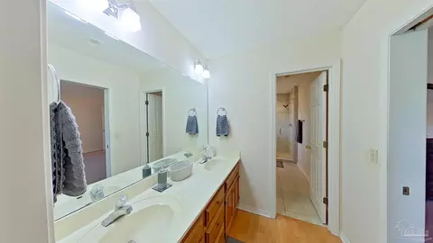 Bath - 5328 Stiles Ln, Pace, FL 32571 photo 2 of 5