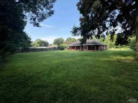 Exterior - 4768 Shell Rd, Milton, FL 32583 photo 2 of 5