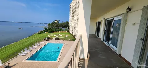 615 Bayshore Dr #402, Pensacola, FL 32507