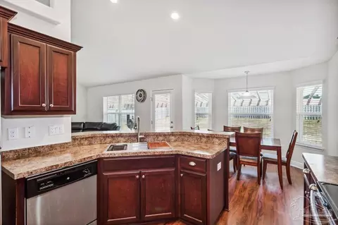 4834 Perspective Dr, Milton, FL 32570 photo 14