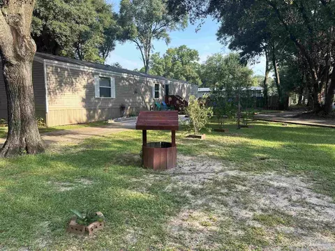 6252 Fox Run St, Milton, FL 32583 photo 1
