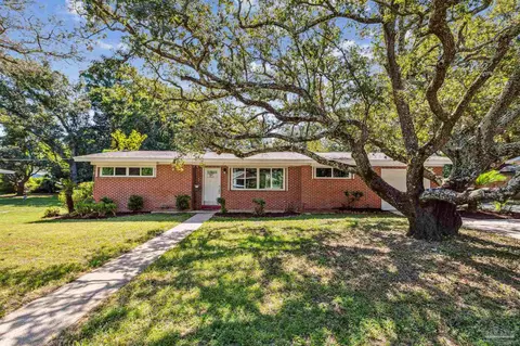 104 Navarre St, Gulf Breeze, FL 32561