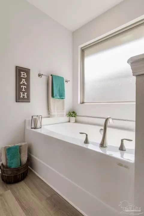 Bath - 3542 Conley Dr, Cantonment, FL 32533 photo 4 of 5