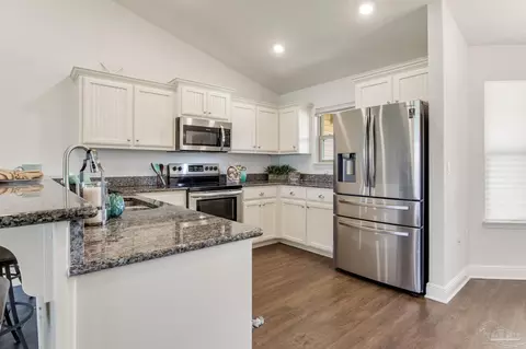Kitchen - 3542 Conley Dr, Cantonment, FL 32533 photo 2 of 2