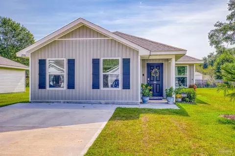 2516 Sutton Place Dr, Cantonment, FL 32533