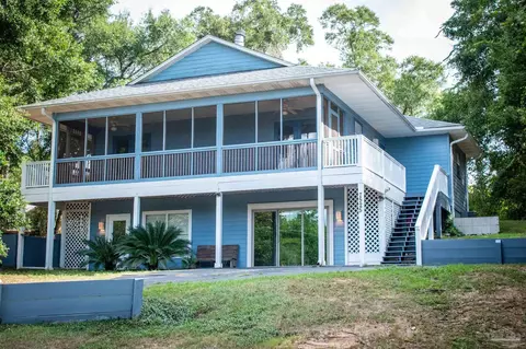 7525 Lakeside Dr, Milton, FL 32583