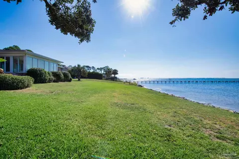 6801 Tidewater Dr, Navarre, FL 32566