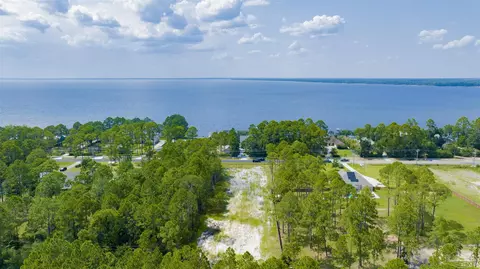 6725 E Bay Blvd, Navarre, FL 32566