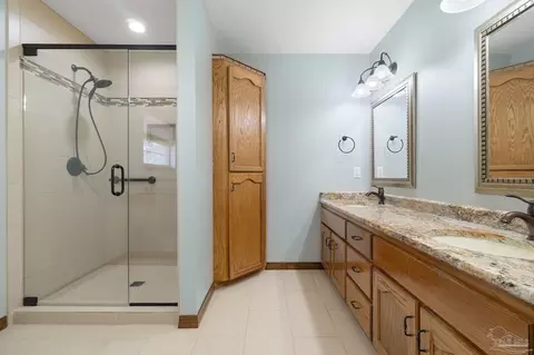 Bath - 3353 Copperhead Cir, Pace, FL 32571 photo 4 of 5
