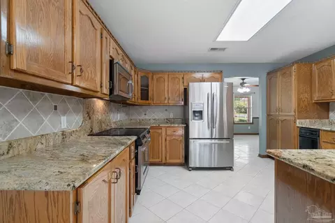 Kitchen - 3353 Copperhead Cir, Pace, FL 32571 photo 3 of 4
