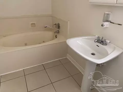 5314 Timothy Ln, Milton, FL 32570 photo 9