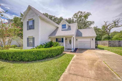 319 Robinhood Ln, Pensacola, FL 32526