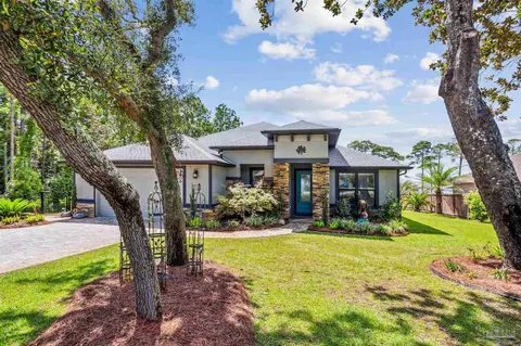 7651 N Shores Dr, Navarre, FL 32566