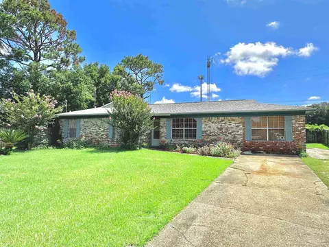 2704 Memphis Cir, Pensacola, FL 32526