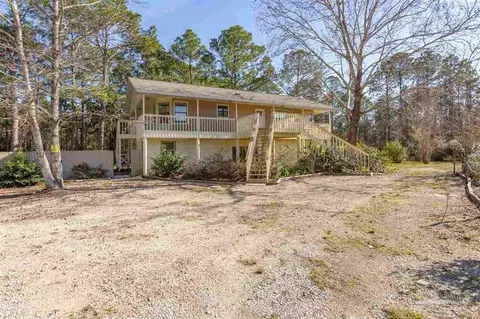 912 Clearview St, Milton, FL 32583