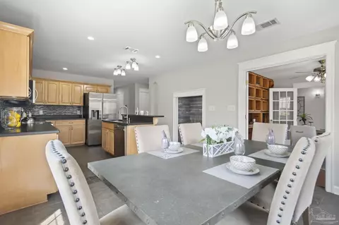 Dining - 5974 Buck Ward Rd, Baker, FL 32531 photo 2 of 3
