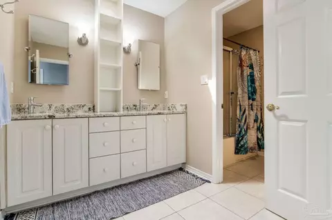 Bath - 4540 Bayside Dr, Milton, FL 32583 photo 10 of 11