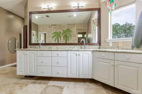 Bath - 4540 Bayside Dr, Milton, FL 32583 photo 2 of 11