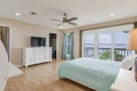 Bedroom - 4540 Bayside Dr, Milton, FL 32583 photo 8 of 10