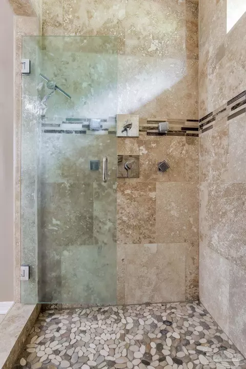 Bath - 4540 Bayside Dr, Milton, FL 32583 photo 5 of 11