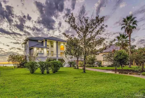 Exterior - 4540 Bayside Dr, Milton, FL 32583 photo 14 of 19