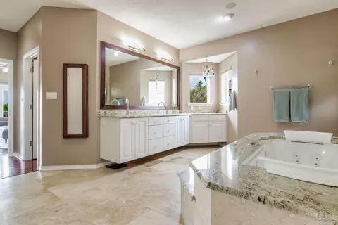 Bath - 4540 Bayside Dr, Milton, FL 32583 photo 1 of 11