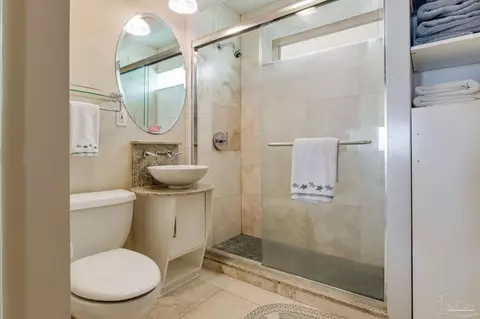 Bath - 4540 Bayside Dr, Milton, FL 32583 photo 8 of 11