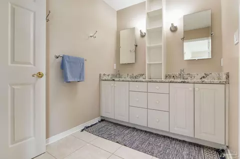 Bath - 4540 Bayside Dr, Milton, FL 32583 photo 9 of 11