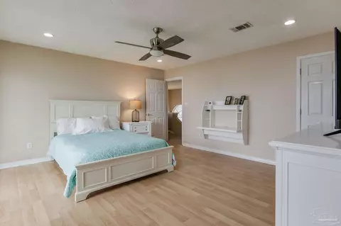Bedroom - 4540 Bayside Dr, Milton, FL 32583 photo 9 of 10