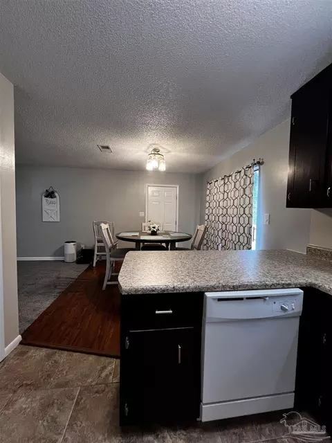 5560 Debbie Dr, Milton, FL 32570 photo 13