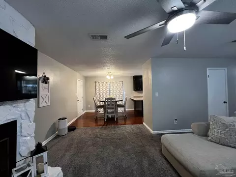 5560 Debbie Dr, Milton, FL 32570 photo 9