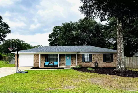5560 Debbie Dr, Milton, FL 32570
