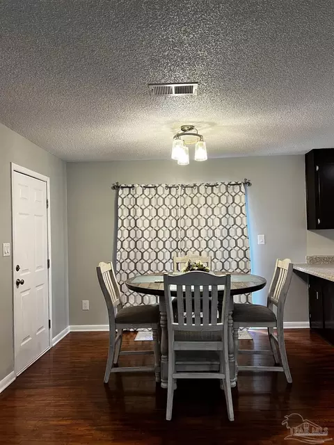 5560 Debbie Dr, Milton, FL 32570 photo 10
