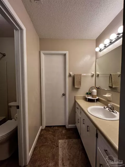 5560 Debbie Dr, Milton, FL 32570 photo 17