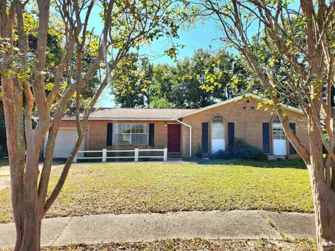 5600 Adelyn Rd, Pensacola, FL 32504