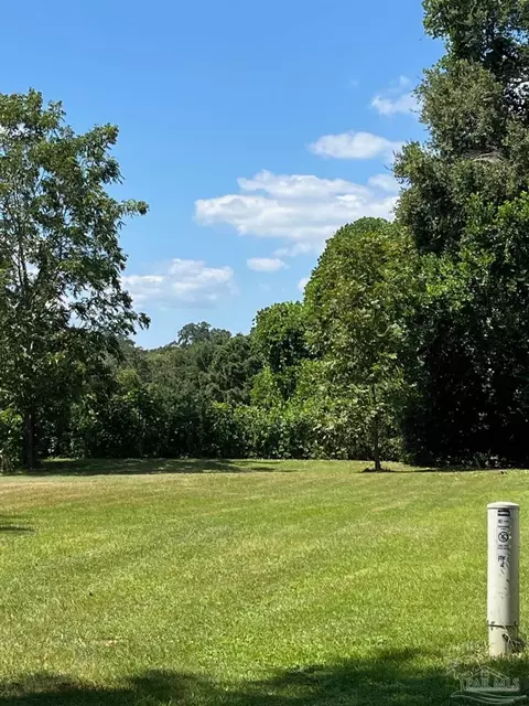 4 Tennessee Dr, Pensacola, FL 32505