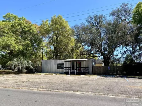 6723 Amos St, Milton, FL 32570
