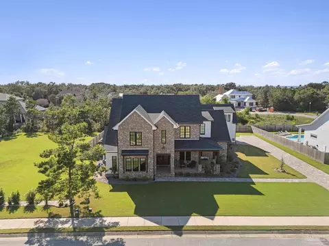 2722 Manor Cir, Gulf Breeze, FL 32563