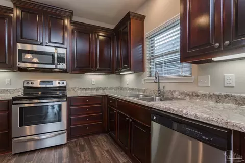 Kitchen - 5228 Parkside Dr, Pace, FL 32571 photo 3 of 4