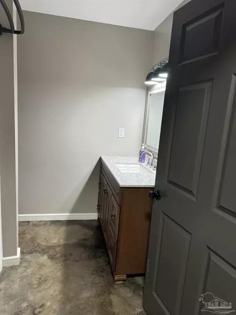 Bath - 4447 Azel Scott Ln, Jay, FL 32565 photo 2 of 4