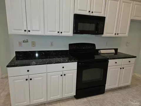 528 Derry Dr, Cantonment, FL 32533 photo 8