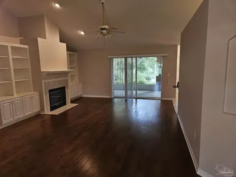 528 Derry Dr, Cantonment, FL 32533 photo 3