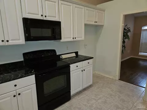 528 Derry Dr, Cantonment, FL 32533 photo 9
