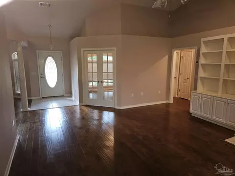 528 Derry Dr, Cantonment, FL 32533 photo 4