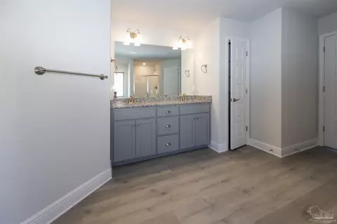 Bath - 6220 Pineapple Dr, Milton, FL 32570 photo 1 of 3