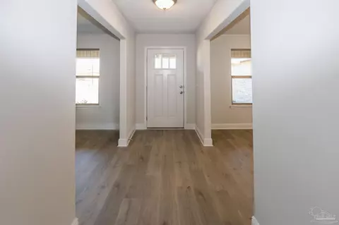 Entry Way - 6220 Pineapple Dr, Milton, FL 32570 photo 2 of 3
