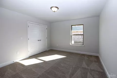 Bedroom - 6214 Pineapple Dr, Milton, FL 32570 photo 3 of 5
